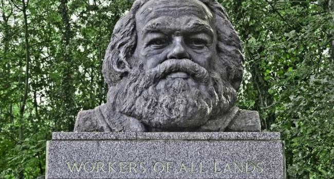 В Лондоне второй раз за месяц осквернили могилу Карла Маркса
