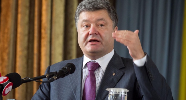 Сенатор: Германия и Франция будут не в восторге от слов Порошенко о продолжении войны на Донбассе