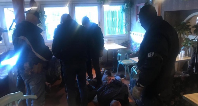 Топ-менеджера известного украинского банка задержали за взяточничество Топ-менеджера известного украинского банка задержали за взяточничество