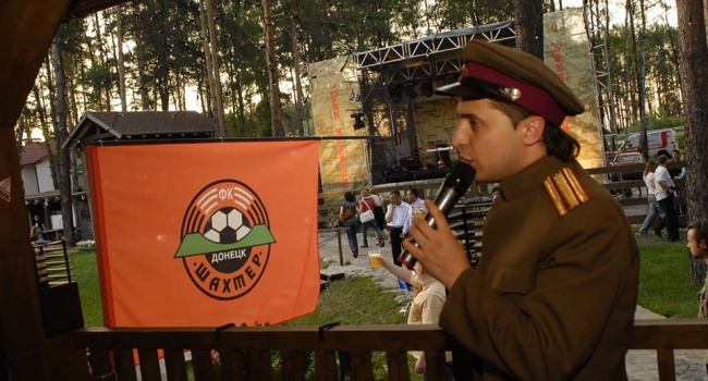 «Очень редкие кадры»: журналист показал «красноармейца» Зеленского – «президента нацистской Украины»