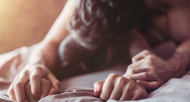Ученые назвали пользу утреннего секса