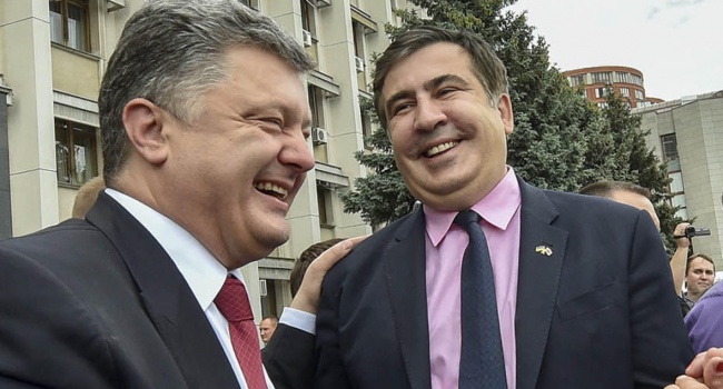 Саакашвили заявил, что безвиз является его заслугой, а не Порошенко