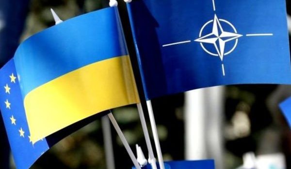 Не более, чем пиар-ход: эксперт прокомментировал подписание закона о курсе Украины в ЕС и НАТО