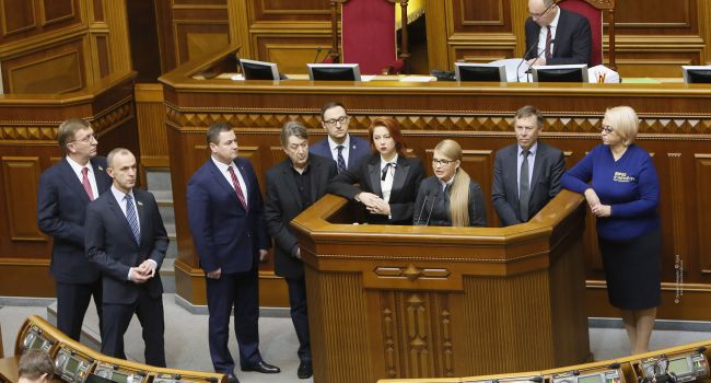 Историк о Тимошенко: проталкивала Конституцию Медведчука, а теперь обвиняет в госизмене Порошенко