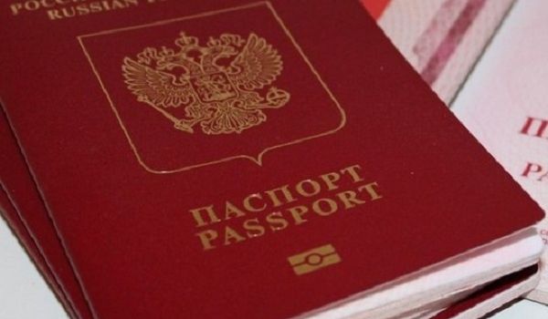 Оккупанты Донбасса опять затеяли сказки о выдаче российских паспортов: что известно 