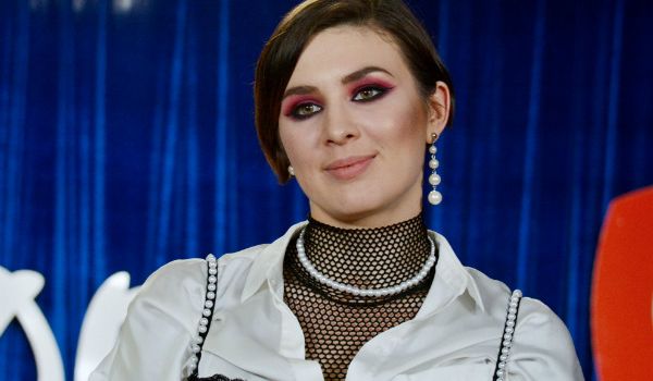 Maruv расплакалась перед камерами российских СМИ, рассказав о брате в армии и войне Maruv расплакалась перед камерами российских СМИ, рассказав о брате в армии и войне