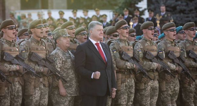 Блогер: те, кто распространяют «компромат» на Порошенко верят, что «шут» или «пенсионерка» будут лучше заботиться об армии