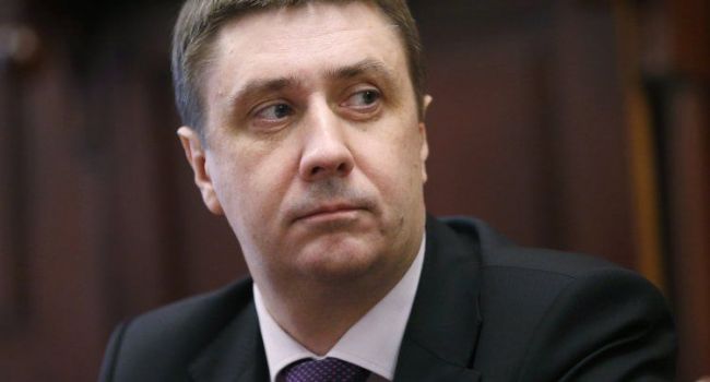 Эксперт: власти Украины продолжают веселить россиян идиотскими выходками