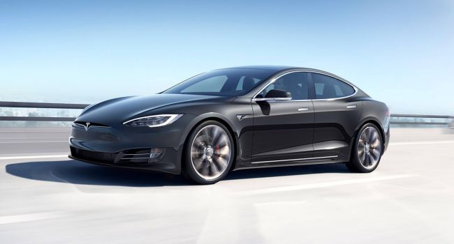 Из-за сбоя в системе безопасности Tesla водитель сгорел в авто