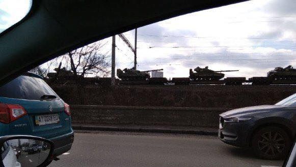 «На Москву, или в котлы Донбасса?»: в «ЛДНР» началась паника из-за эшелона с множеством танков ВСУ - СМИ