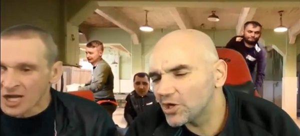 «Говяжий украинский язык и Россия – это брат»: в украинской столице бывшие заключенные громко оскандалились «Говяжий украинский язык и Россия – это брат»: в украинской столице бывшие заключенные громко оскандалились