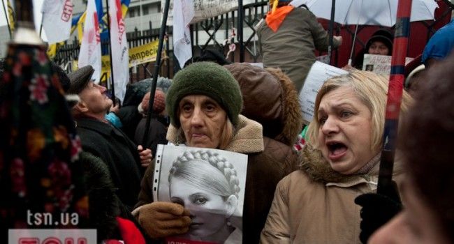 Блогер: если верх возьмут пенсионеры или тупоголовая молодежь – значит, эти убитые, замученные в плену у «дикарей» – все было напрасно Блогер: если верх возьмут пенсионеры или тупоголовая молодежь – значит, эти убитые, замученные в плену у «дикарей» – все было напрасно