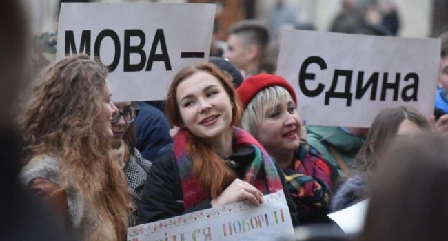 Блогер: Порошенко таки удалось запустить волну «мовосрача»