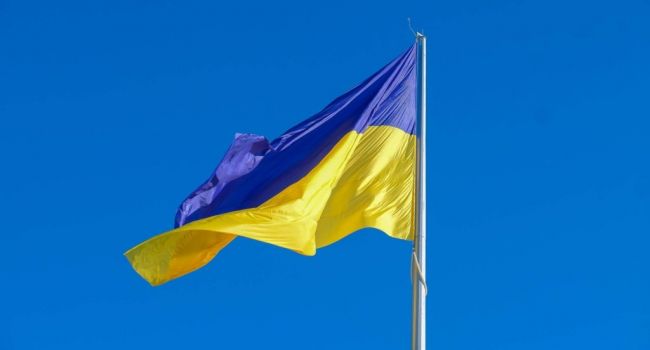 «Зрада чи свавілля»: в Тверской области житель РФ вывесил над своим домом флаг Украины и выставил требования Путину