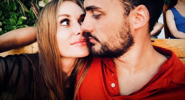 «Весна должна начинаться красиво»: Слава Каминская взорвала сеть стильным фото с мужем 