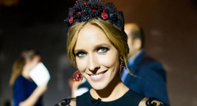 «Вы невероятная женщина! Черный лебедь»: Катя Осадча примеряла роскошное бальное платье, чем взорвала Интернет 