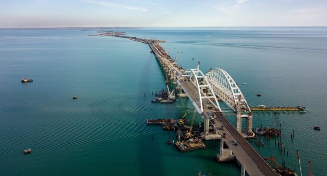 Мост обречен, шансов нет: пытаясь проложить железную дорогу, оккупанты повредили конструкцию Крымского моста