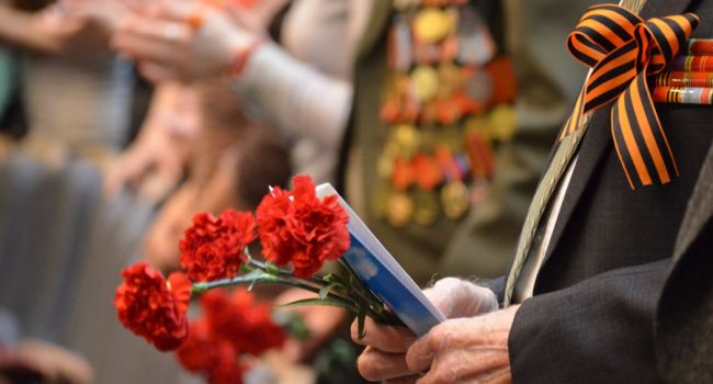 Бредихин: «Украину смущает праздник 9 мая не связью с Россией»