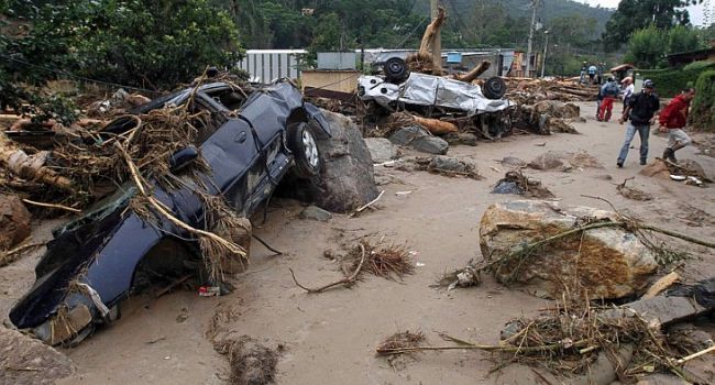 Мощное наводнение в Сан-Паулу: затопило автозавод Mercedes