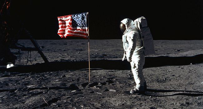 Американские астронавты снова планируют высадиться на Луне