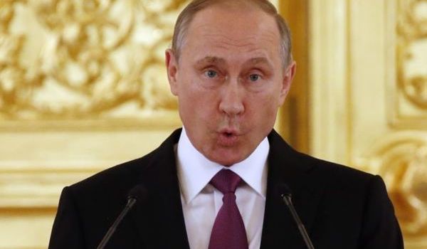 «С ума сошел?» Путин неожиданно заговорил в Крыму на украинском: в сети опубликовали видео
