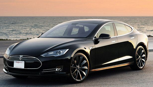Владелец Tesla решил проверить надежность автопилота, рискнув собственной супругой