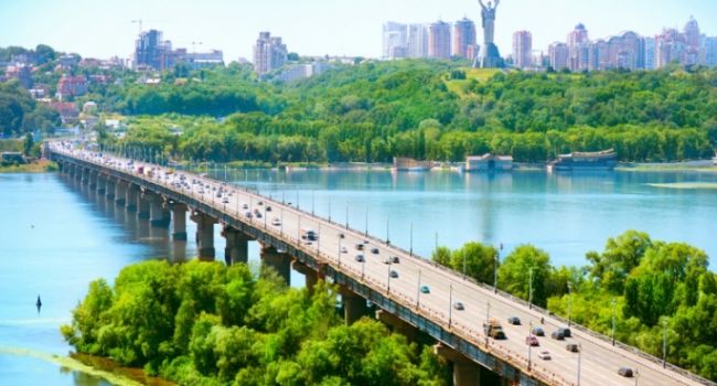 Киевляне оценили качество жизни в столице на «троечку»