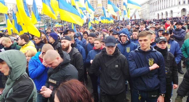 Активисты «Нацкорпуса» на Банковой выдвинули требования Порошенко