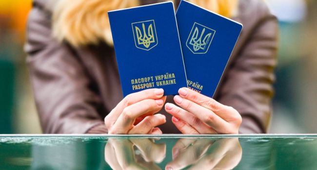 Украинцы могут путешествовать без виз уже в 128 стран