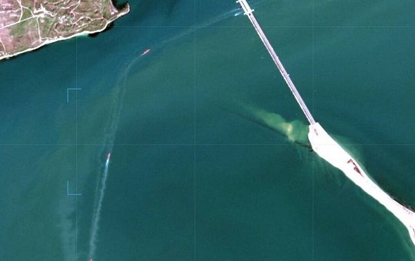 «Скоро уничтожат судоходство»: в сети на фото показали серьезную проблему с Крымским мостом 