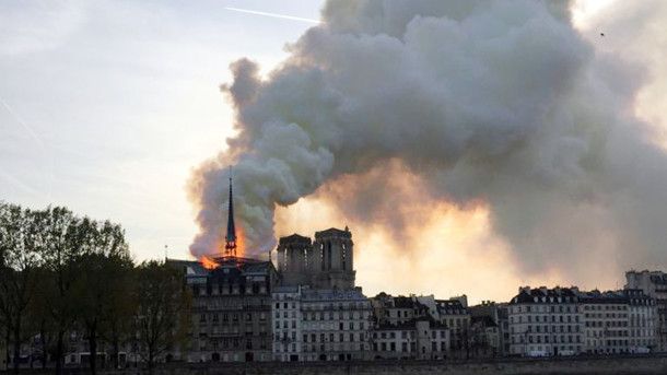 Макрон о пожаре в соборе Парижской Богоматери: «Нотр-дам отстроим, худшего удалось избежать»