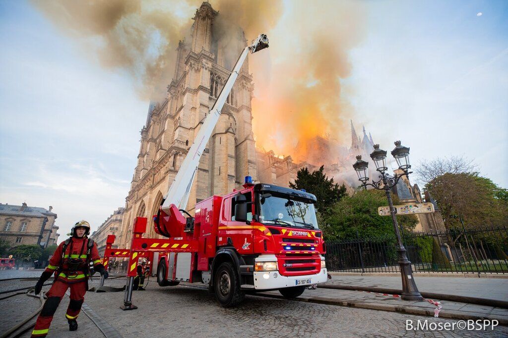 Пожар в Соборе Парижской Богоматери: в сеть опубликовали фото, показав, что осталось от символа Франции после огня 