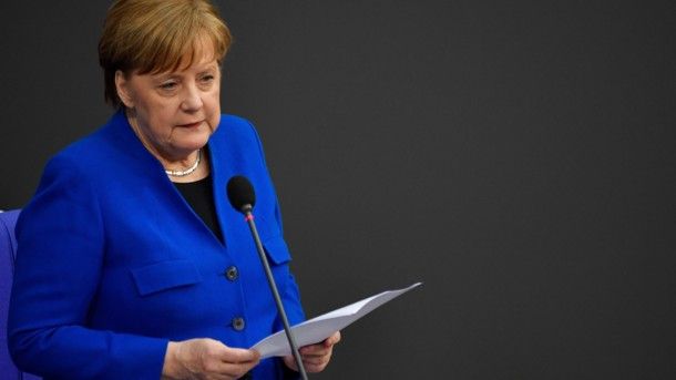 Юнкер пророчит Меркель должность главы Еврокомиссии 