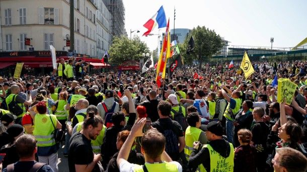 На протестах «желтых жилетов» в Париже задержали более 120 человек