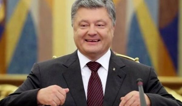 Порошенко выступил с заявлением после первого тура, жестко подколов Зеленского 