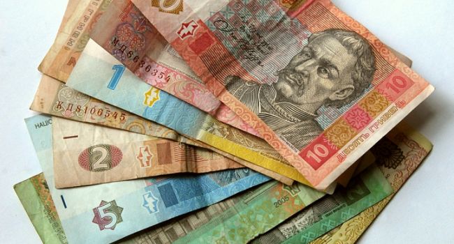 В Украине изношенные банкноты по-прежнему выбрасывают на свалку