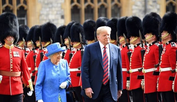 СМИ: Елизавета II хочет пригласить в Британию Трампа СМИ: Елизавета II хочет пригласить в Британию Трампа