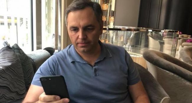 «Нет ни у кого дома лишнего карабина? Встретим гостей как положено»: Портнову уже ответили на его неосторожное заявление «Нет ни у кого дома лишнего карабина? Встретим гостей как положено»: Портнову уже ответили на его неосторожное заявление