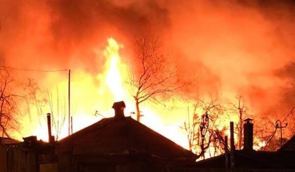 Горели деревья и частные дома: Киев вздрогнул от серии мощных взрывов