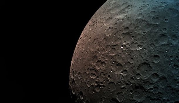 В сети появились завораживающие снимки обратной стороны Луны