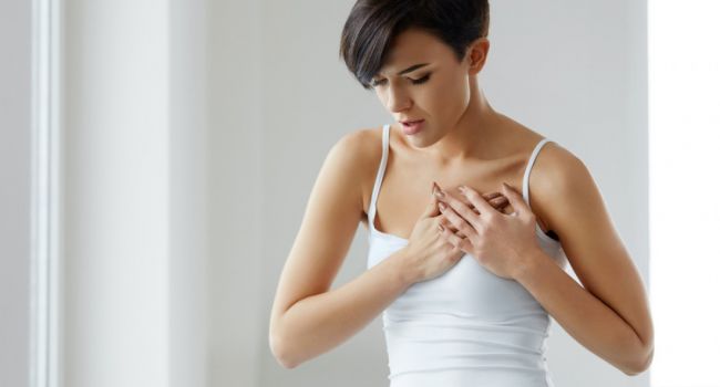Почему женщины испытывают боль в груди