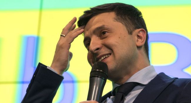 Политолог: Зеленского подставили свои же, он теперь извивается, как уж, выкручиваясь Политолог: Зеленского подставили свои же, он теперь извивается, как уж, выкручиваясь