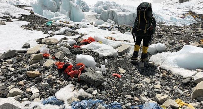 Непальские власти запускают программу по очистке Эвереста