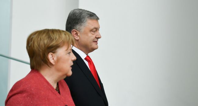 Меркель не отменила встречу с президентом Порошенко, несмотря на смерть своей матери