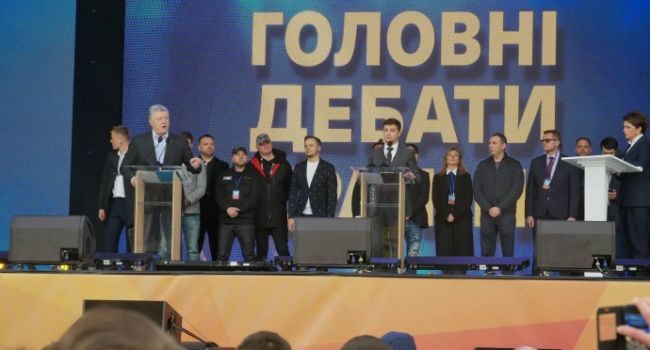 «Это жирная, решающая точка»:  пришедшим на дебаты сторонникам Порошенко раздавали деньги – соцсети
