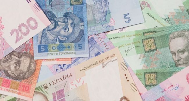 Только каждый десятый украинец хранит деньги в отечественных банках
