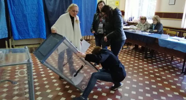 За выборами в Украине следят 2300 наблюдателей