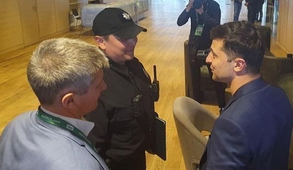 Журналисты просили: Зеленский прокомментировал свой поступок на выборах