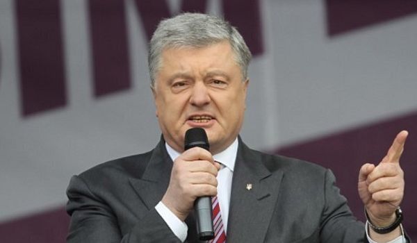 СМИ сообщили, о чем говорил Порошенко на закрытой встрече с депутатами БПП