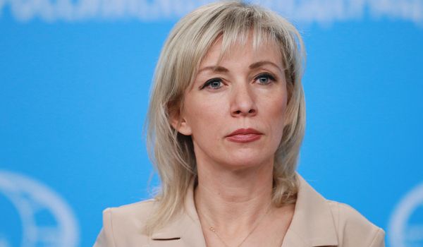 Захарова указала на вину Зеленского в раздаче российских паспортов на Донбассе 